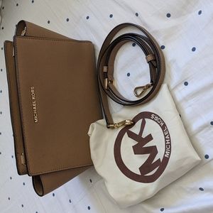 MICHAEL KORS | Selma Beige Crossbody